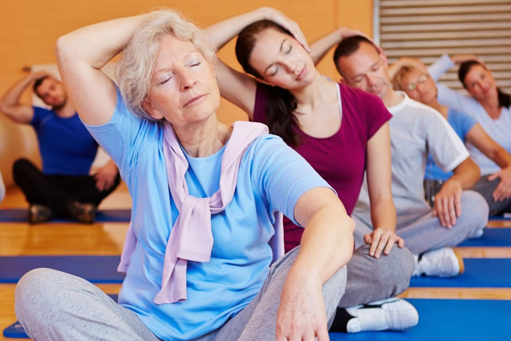 lo Yoga per la terza età e i suoi benefici per muscoli, tendini e mente